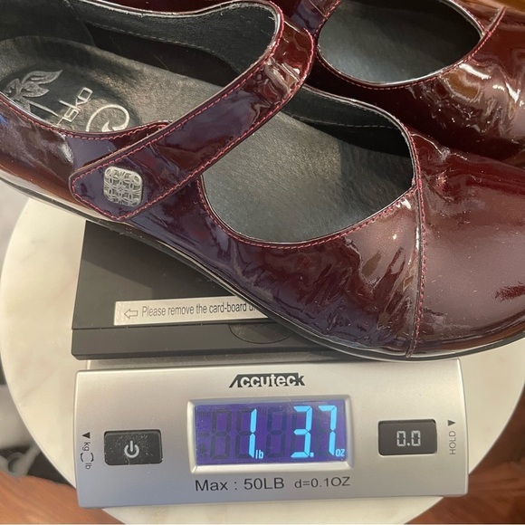 Dansko Black Cherry Patent Leather Opal Mary Janes Flats, size 37 EUR 7 US - Picture 10 of 10